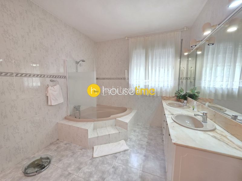 Foto 04cbe6b7-94c9-42dc-b769-0d15cf46a5a7. Casa amb aparcament a Cabrils
