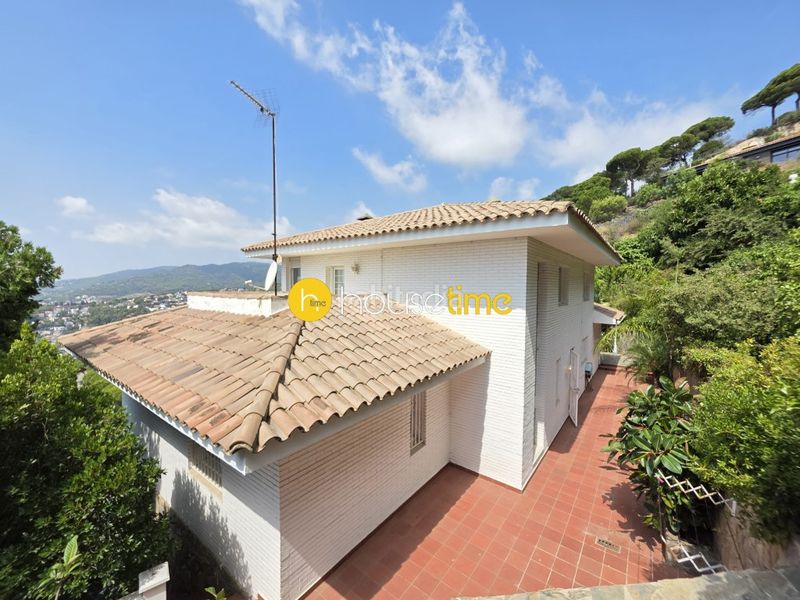 Foto 70e7c25b-5296-4911-93c3-86bd1d6e01a2. Casa amb aparcament a Cabrils