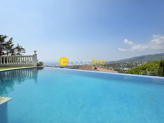 House in Cabrils. Casa a 4 vientos con licencia turistica