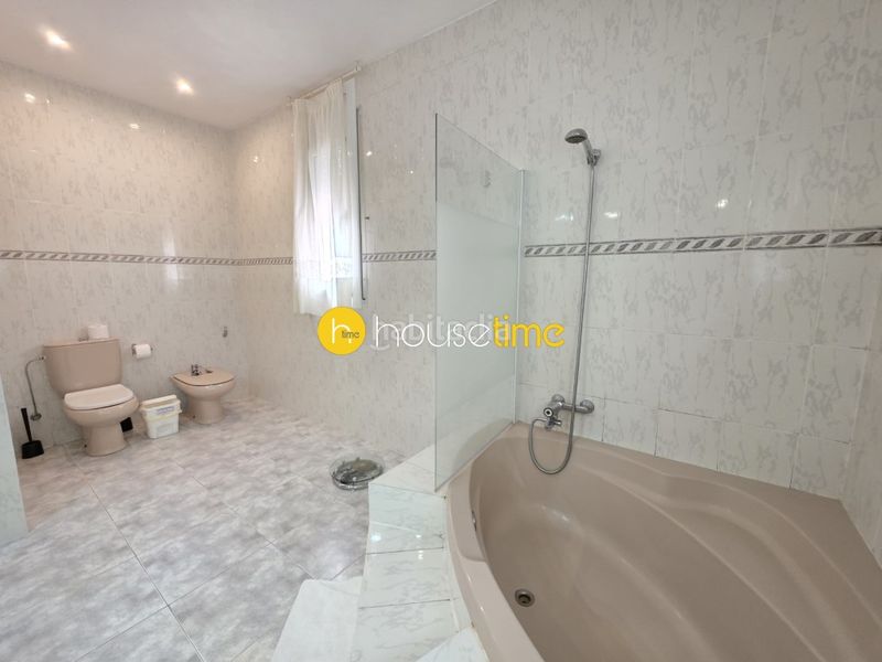 Foto c610be8b-db2e-4453-885e-929c7e68a963. Casa amb aparcament a Cabrils