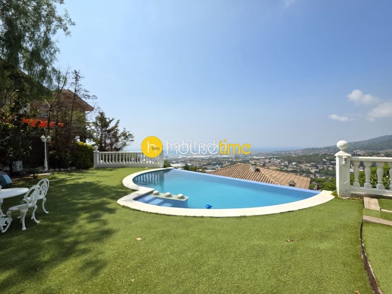 Foto c79734f2-f456-4d67-804c-51759326c924. Casa amb aparcament a Cabrils