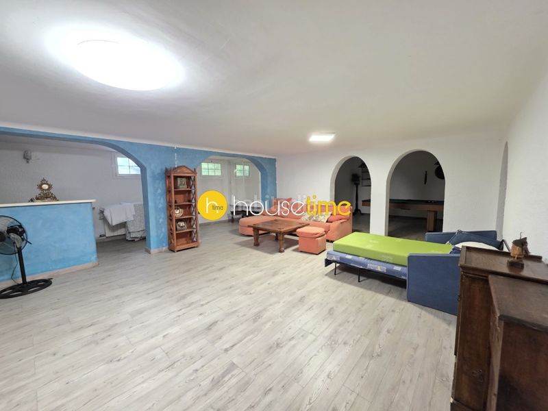 Foto ced1bc55-cff5-4e59-903a-0066b23b2548. Casa amb aparcament a Cabrils