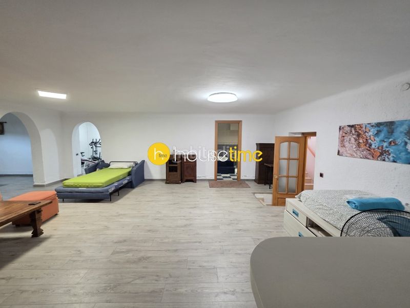 Foto edfe2fcb-4cd9-407b-a90d-a244781979cd. Casa amb aparcament a Cabrils
