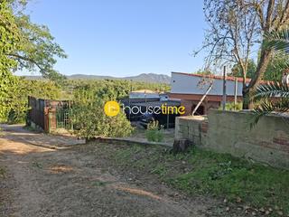Fondo rustico in Roca del Vallès (La). Terreno agrícola con casita en la roca del valles