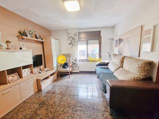 Piso en El Raval. Piso con tres habitaciones