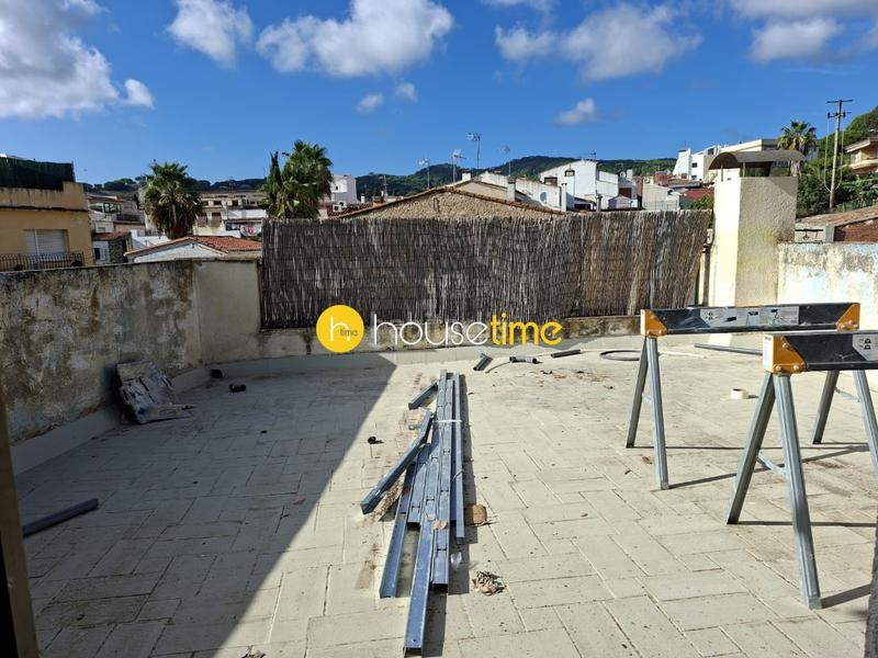 Foto 404a5a5f-c7ba-4642-ae3d-93f491a691f3. Casa amb aparcament a Canet de Mar