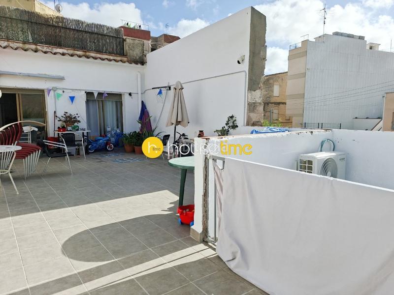 Foto 472f0bbd-7155-4ecc-9c1f-1f133f95e473. Casa amb aparcament a Canet de Mar