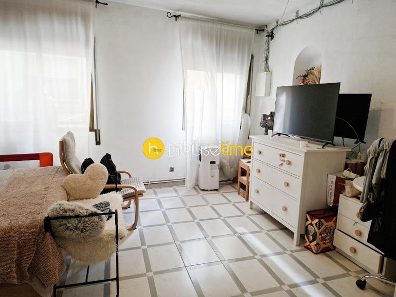 Foto ef03f1bf-ba80-4ec2-881c-80d5274cbdc4. Casa amb aparcament a Canet de Mar