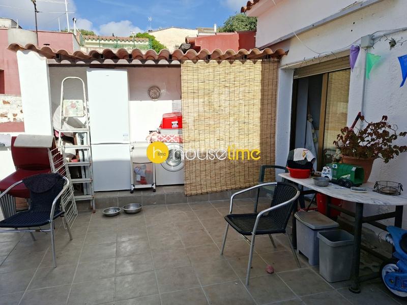 Foto fb57e5f5-6bec-42f9-87b9-55ce8ee7ca9c. Casa amb aparcament a Canet de Mar