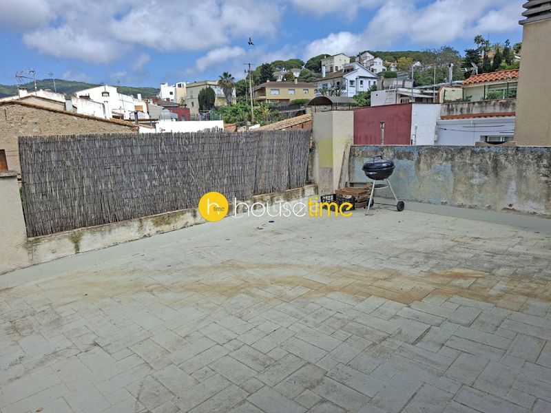 Foto 5f718059-7fbb-4094-acb1-5ef473a6b507. Casa amb aparcament a Canet de Mar