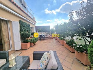 �tic a El Camp de l�Arpa del Clot. Atico duplex con dos espectaculares terrazas