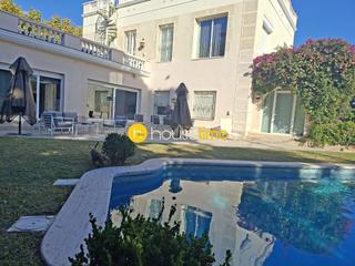 Maison à Califòrnia-Santa Madrona. Casa señorial con vistas mar y piscina rodeada de elegantes resi
