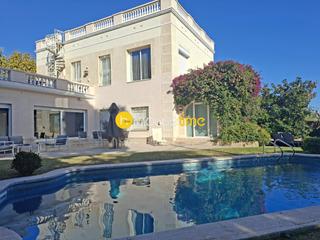 Casa a Califòrnia-Santa Madrona. Casa señorial con vistas mar y piscina rodeada de elegantes resi