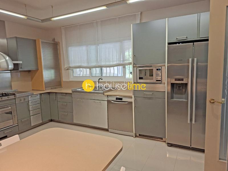 Foto 54032bb9-018c-4b13-9533-f3590cc3c3a6. Casa con parcheggio in Califòrnia-Santa Madrona Masnou (El)