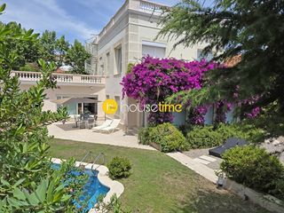 House in Califòrnia-Santa Madrona. Dos casas de lujo con entradas independientes con piscina y acce