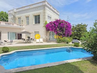 Casa in Califòrnia-Santa Madrona. Dos casas de lujo con entradas independientes con piscina y acce
