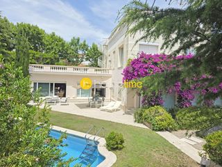 Casa in Califòrnia-Santa Madrona. Dos casas de lujo pegadas una junto a la otra para 2 familias co