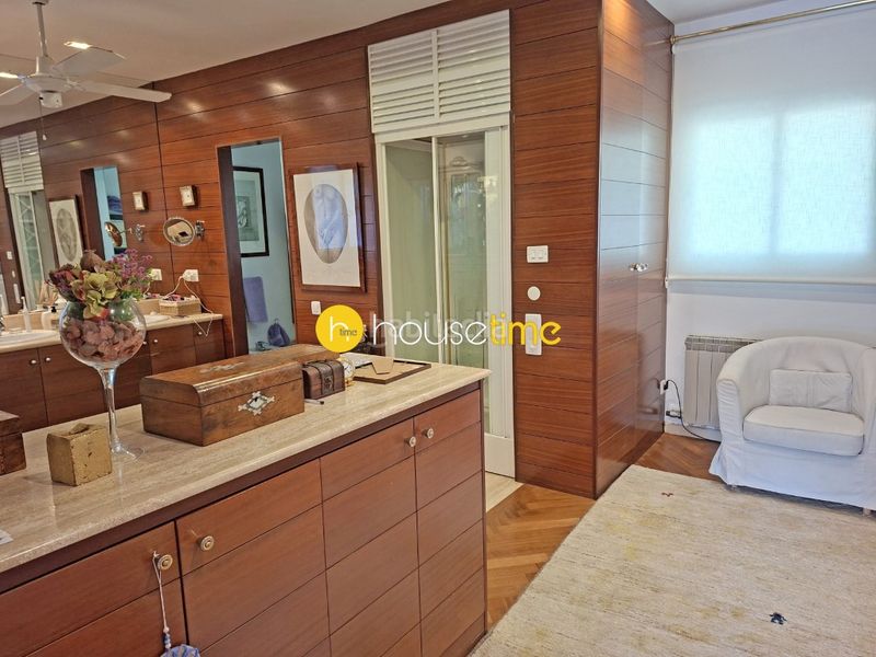 Foto 252d3512-f1d3-43cb-b228-a7e9d06bbf57. Casa amb aparcament a Califòrnia-Santa Madrona Masnou (El)