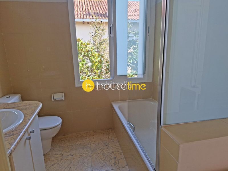 Foto e8ed937e-6d5a-41d0-80e3-9a765a21a297. Casa amb aparcament a Califòrnia-Santa Madrona Masnou (El)