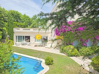 Casa a Calif�rnia-Santa Madrona. Dos casas de lujo pegadas una junto a la otra para 2 familias co