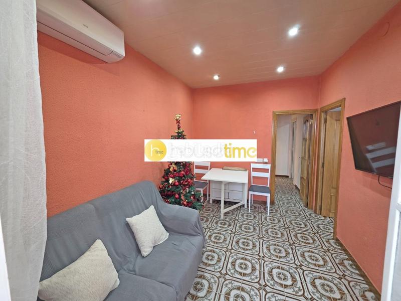 Foto d1ffce4e-41b2-4293-a77f-7bc575efc58e. Àtic a Sant Crist Badalona