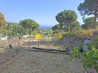 Wohngrundstück in Teià. Terreno urbano con vistas mar orientado a sur