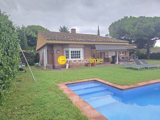 Haus in Supermaresme. Casa en una sola planta en urbanización de lujo