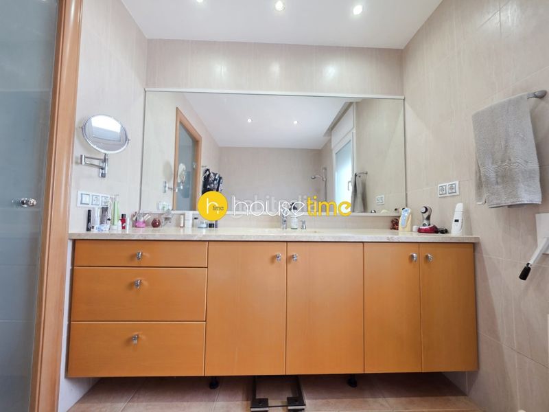 Foto 9cc2e8b6-bbef-46aa-862e-cbc7d23b45c1. Casa amb aparcament a Urbanitzacions Argentona