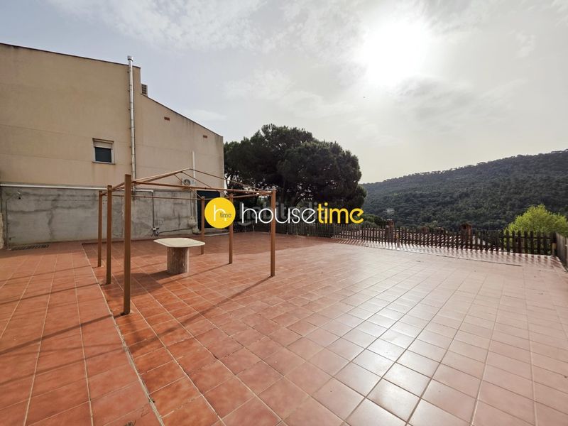 Foto aa2b0d5b-45b3-4f76-a0c8-fab7b0f23bdf. Casa amb aparcament a Urbanitzacions Argentona