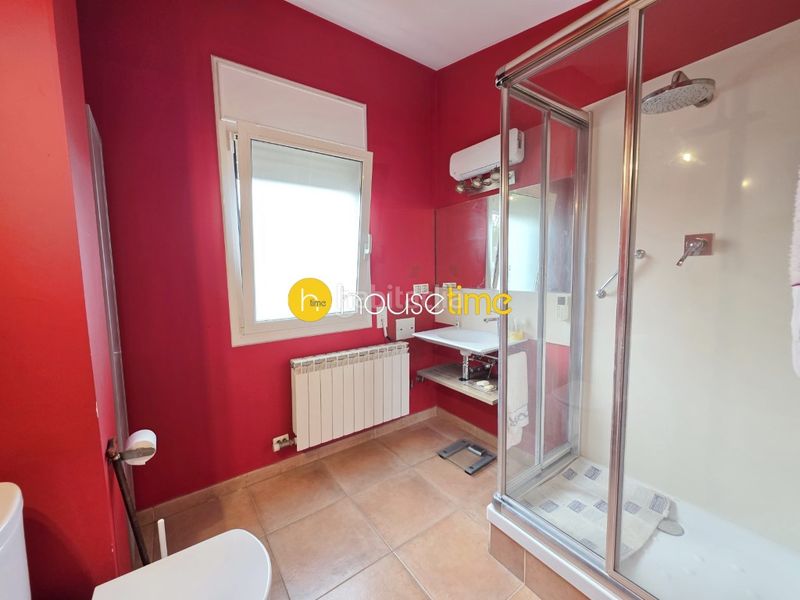 Foto b6522a67-9419-4761-84e5-a8892a70a922. Casa amb aparcament a Urbanitzacions Argentona