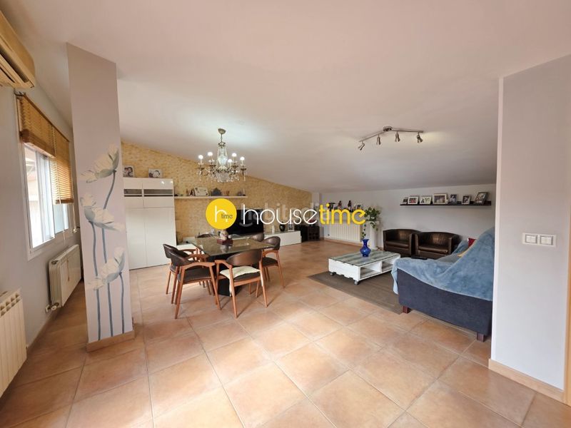 Foto d684ebcb-a5a2-4ca5-82c6-a32f3bb42bec. Casa amb aparcament a Urbanitzacions Argentona