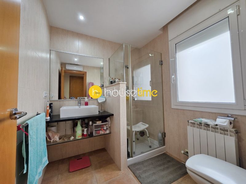 Foto dacca0eb-031b-47ae-95ee-267f2121e812. Casa amb aparcament a Urbanitzacions Argentona