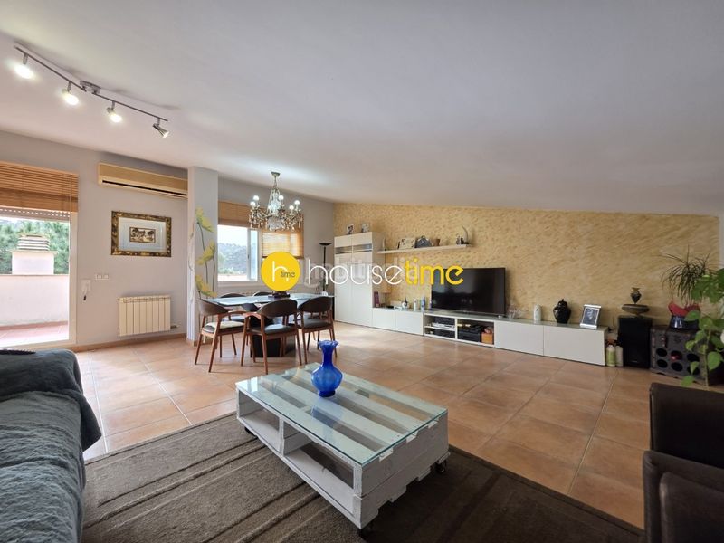 Foto e54606b0-b1a1-4d70-9c66-0568cf8f21a8. Casa amb aparcament a Urbanitzacions Argentona