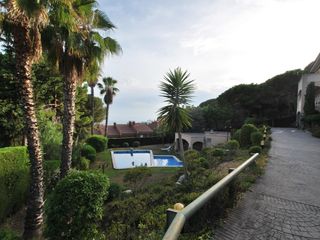 Rent House in Teià. Alquiler por meses  teia gardens con piscina