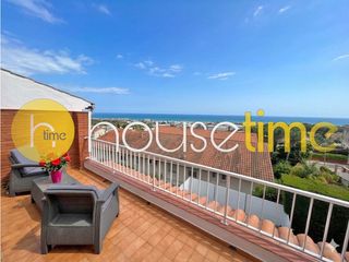 Casa adossada a Vilassar de Dalt. Casa adosada con vistas, jard�n, terraza y parking.