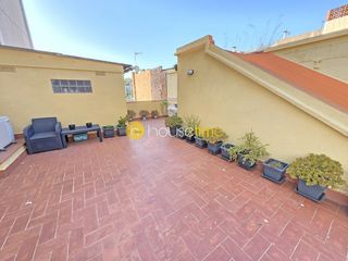 Haus in Els Pins. Casa de pueblo con licencia turística cerca de la playa, dos viv