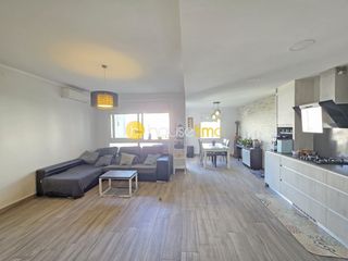 Zweistöckige Wohnung in Canet de Mar. Ático dúplex reformado, 138m2 con 2 terrazas a un paso de la pla