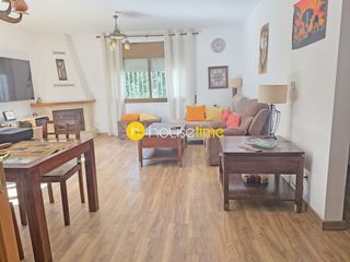 Casa in Roca del Vallès (La). Vivienda familiar en gran parcela llana de 2768m2 con vistas al