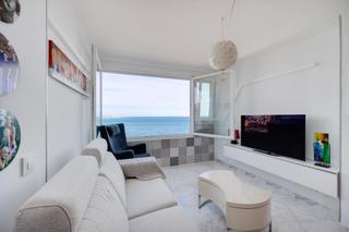 Apartament  Bogavante. Piso en torrevieja con vistas frontales al mar, totalmente refor