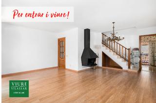 Semi detached house in Les Pinedes. Per entrar a viure