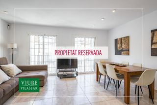 Semi detached house in Veral d´Ocata. Casa familiar en perfecte estat amb gran garatge i terrasses a m