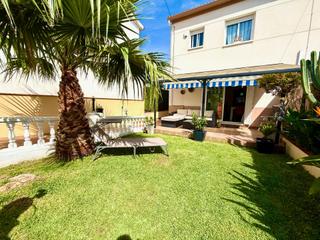 Semi detached house in Carrer holanda 27. Casa en segur de calafell centro