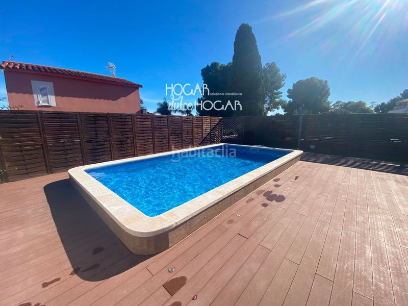 Foto ea1db355-8d76-4224-86b0-541e6a43c6f1. Xalet amb aparcament piscina a Cunit residencial Cunit