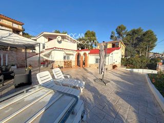 Chalet  Cunit. Encantador chalet en la baronia de mar, bellvei