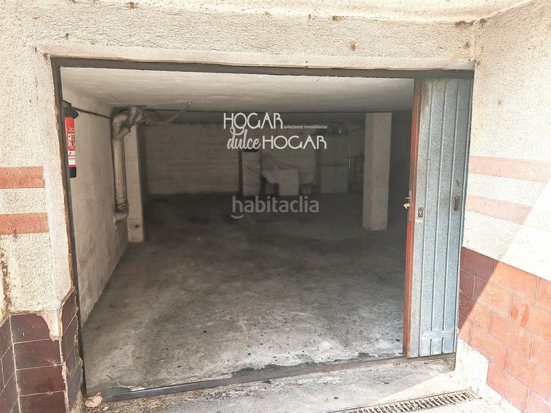 Foto b0673e76-9c3c-47ee-ab1e-362013462e93. Aparcament cotxe a Calafell poble Calafell
