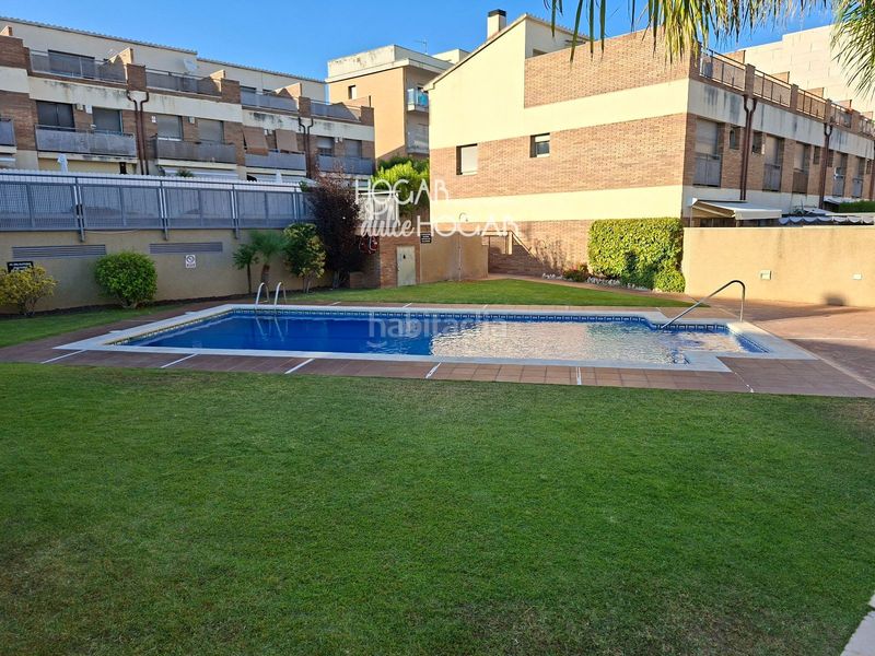 Foto 3e5163fa-4b26-4937-808f-a81105eb5460. Casa adossada amb aparcament piscina a Bonavista Vendrell (El)