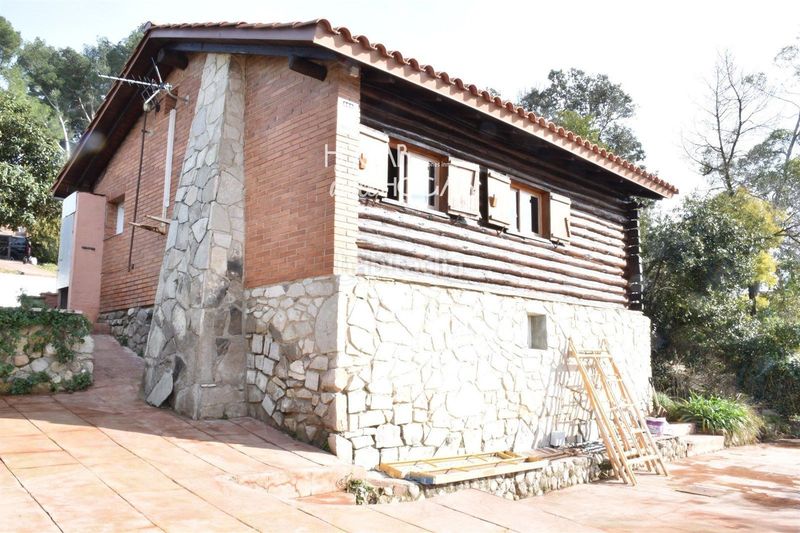 Foto ca0a76e6-adb0-4755-bca9-43c513c8e7b7. Xalet amb piscina a Piera