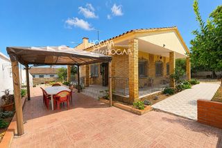 Xalet  De sant ferran. Casa independiente en urb. les pedreres santa oliva