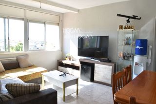 Etagenwohnung  Constitucio. Piso de tres habitaciones en arboç