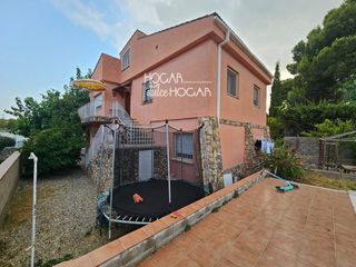 Chalet  Escorpio. Chalet ideal para 2 familias en baramar roda de barà